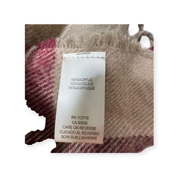 Simply Noelle Acrylic Poncho Wrap Red Green Color New (One Size Fits All) - Picture 4 of 8